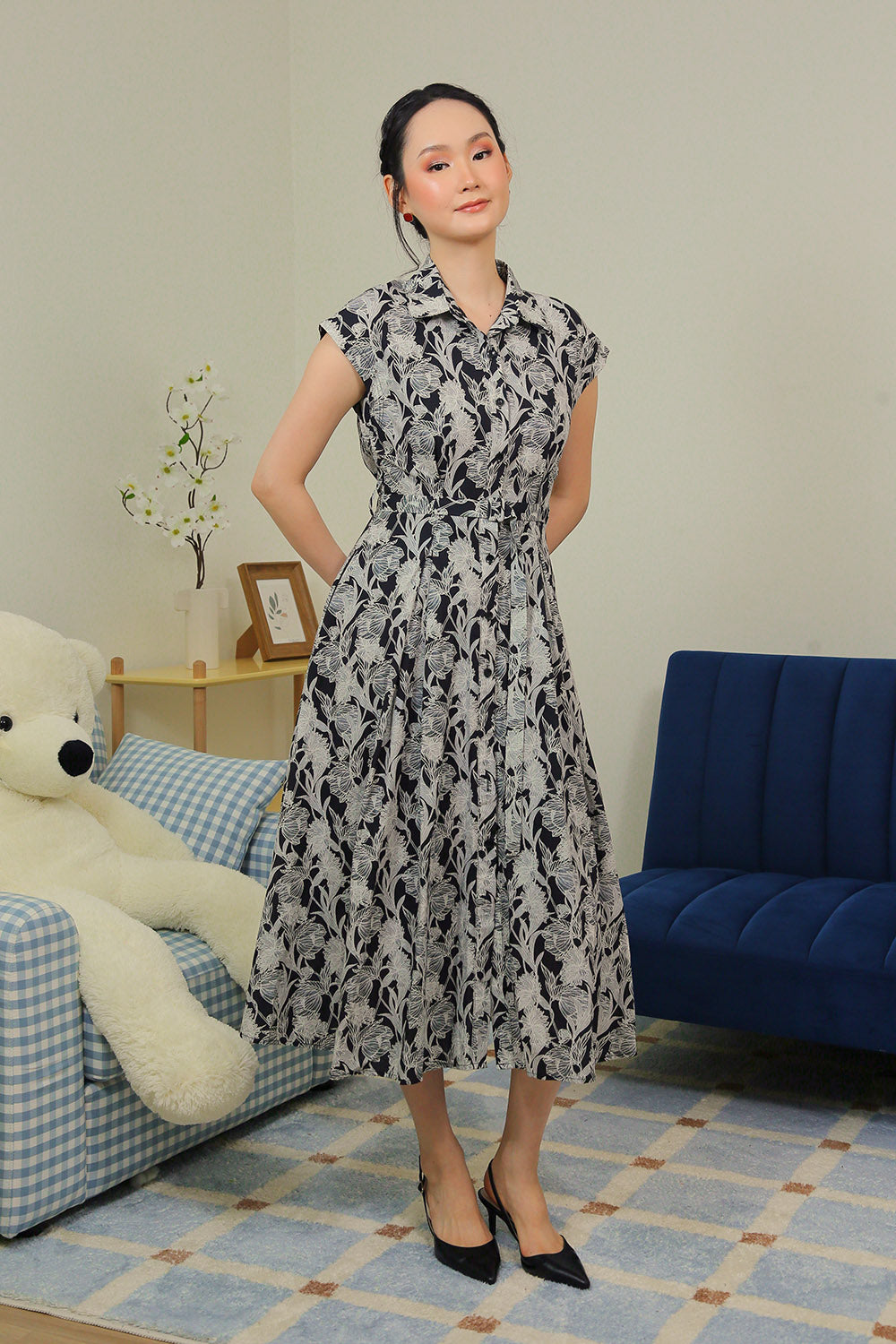 Dezza Midi Dress in Monochrome Leaf Print - Image 3