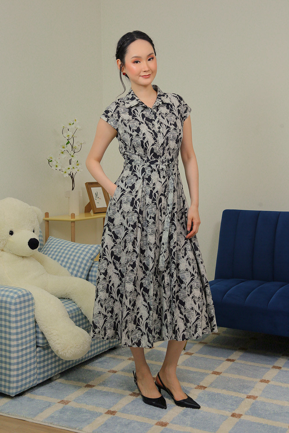 Dezza Midi Dress in Monochrome Leaf Print - Image 5