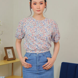 Rania Floral Blouson Top in Blue Meadow