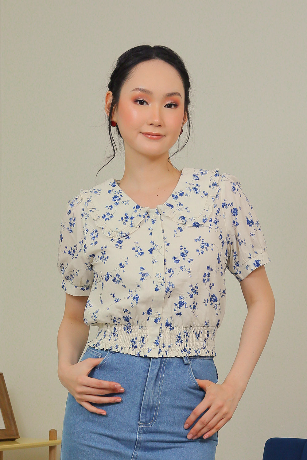 Daniella Ruffled Collar Floral Blouse in Ivory Blue