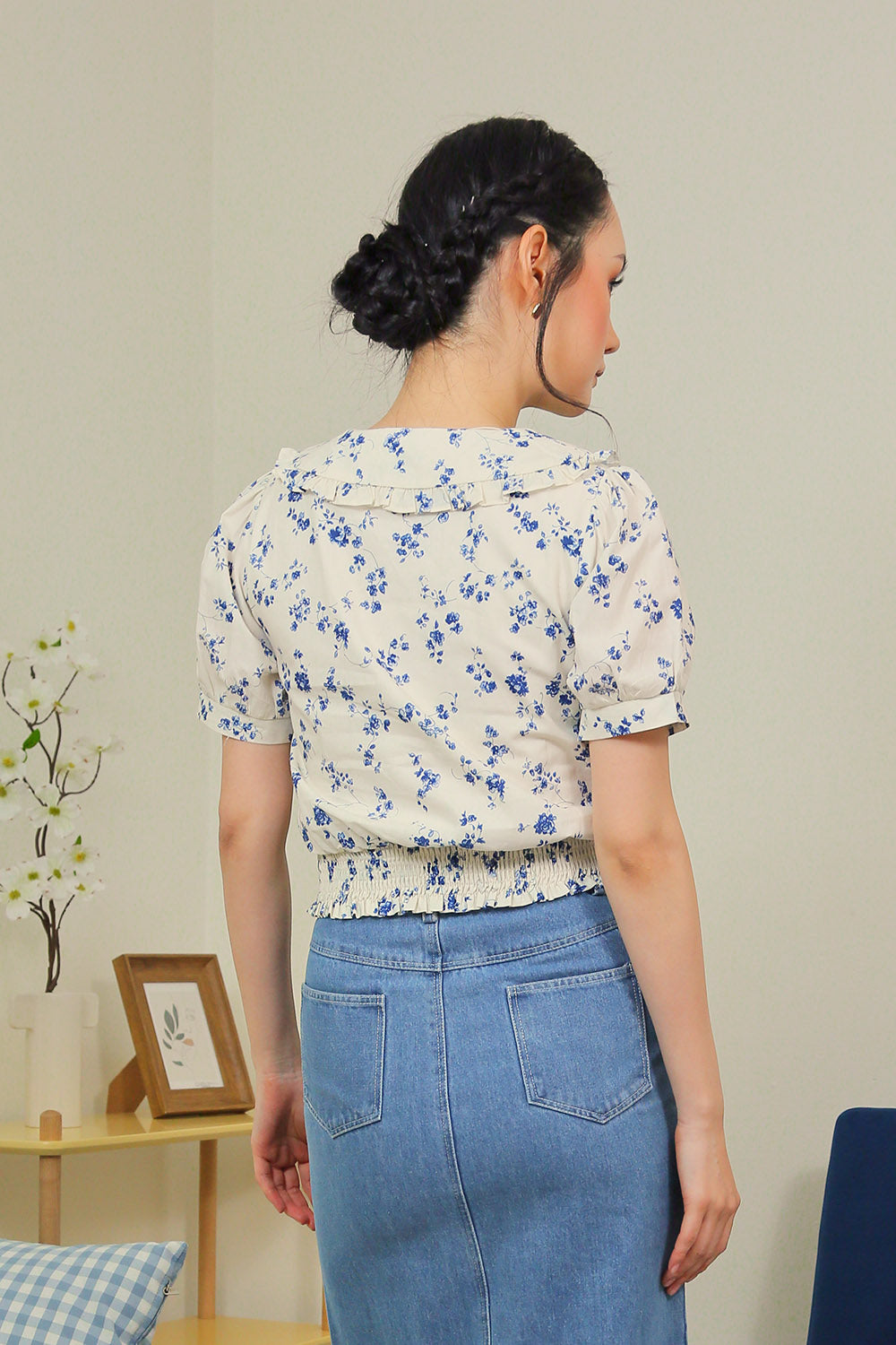 Daniella Ruffled Collar Floral Blouse in Ivory Blue - Image 4