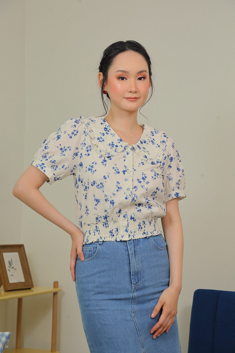 Daniella Ruffled Collar Floral Blouse in Ivory Blue - Image 3