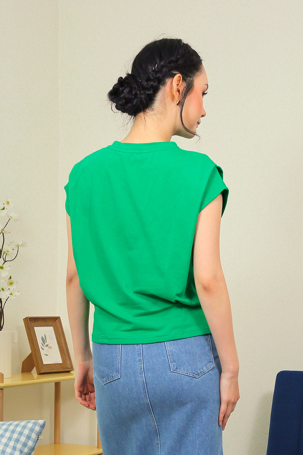 Lyra Relaxed Shoulder Tee in Emerald Green - Image 4