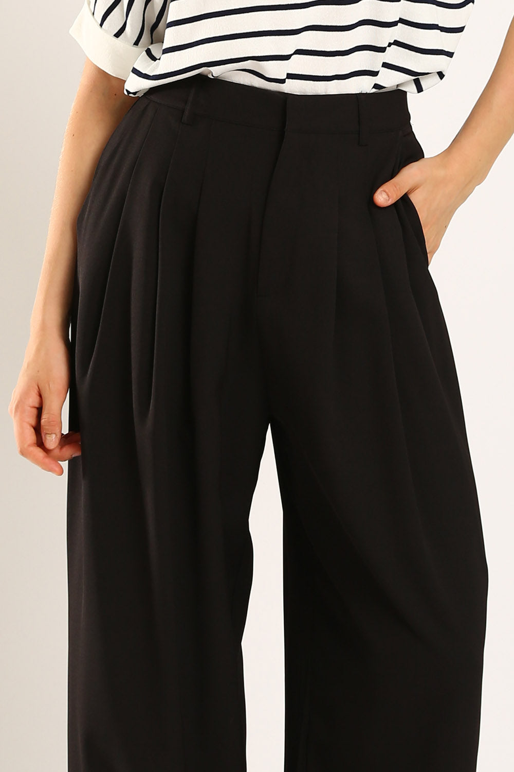 Claudette Relaxed Tailored Pants in Black - Image 3