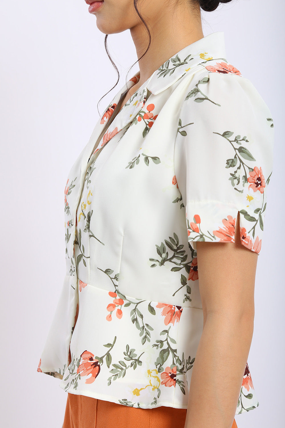 Maritza Floral Collar Top in Off White - Image 3