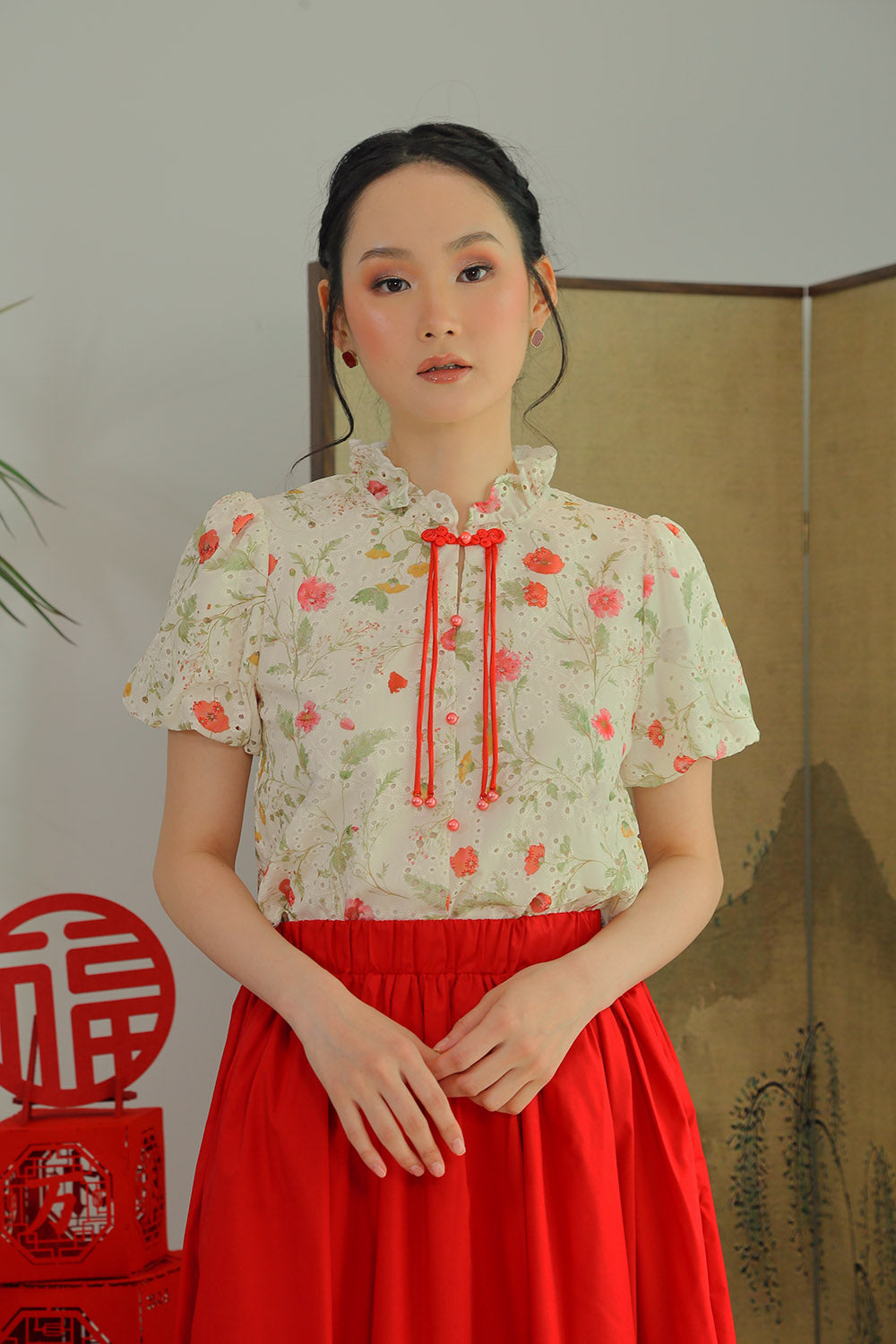 Meilin Embroidered Eyelet Floral Top in Petal Cream