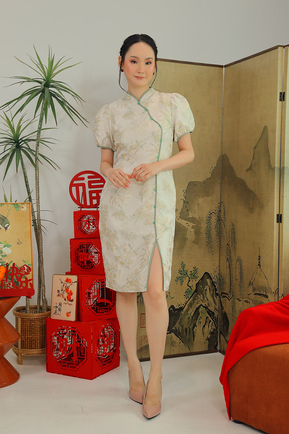 Vivara Puff Sleeve Floral Cheongsam Midi Dress in Ivory Gold - Image 5