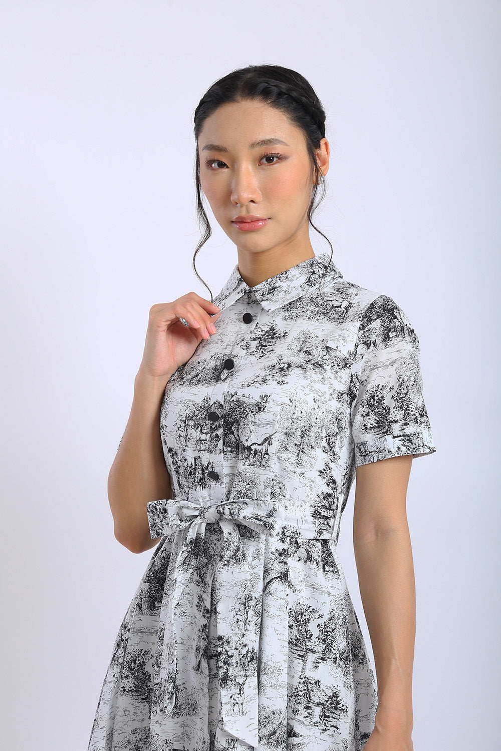 Erinn Scenic Shirt Midi Dress in Monochrome Noir - Image 5