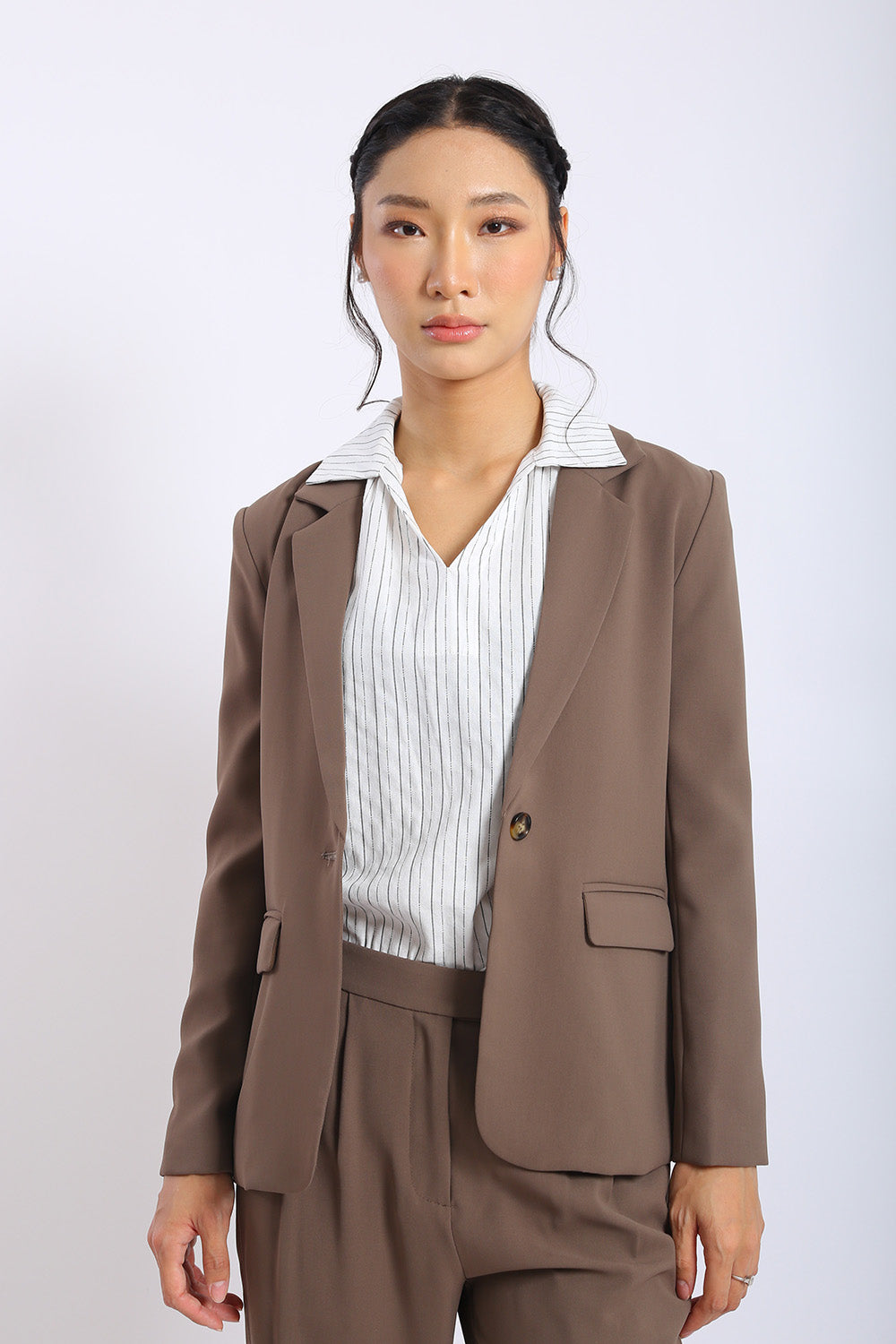 Elise Tailored Blazer in Warm Taupe - Image 4