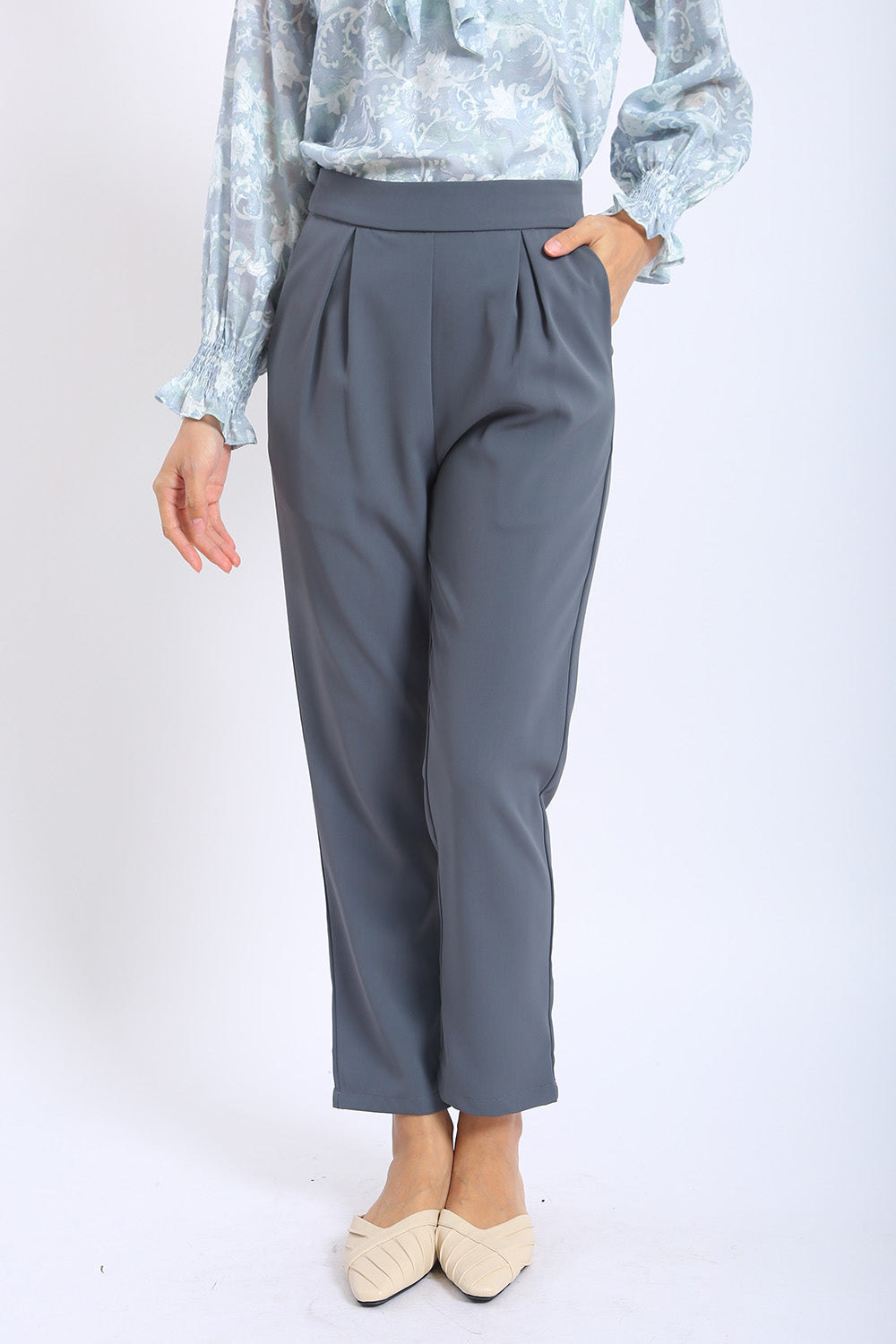 Valeria Pleated Straight Leg Pants in Grey